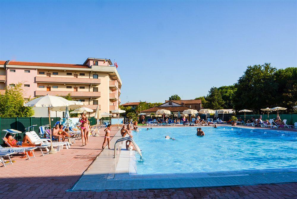 Aparthotel Costa Paradiso Lido Adriano Extérieur photo