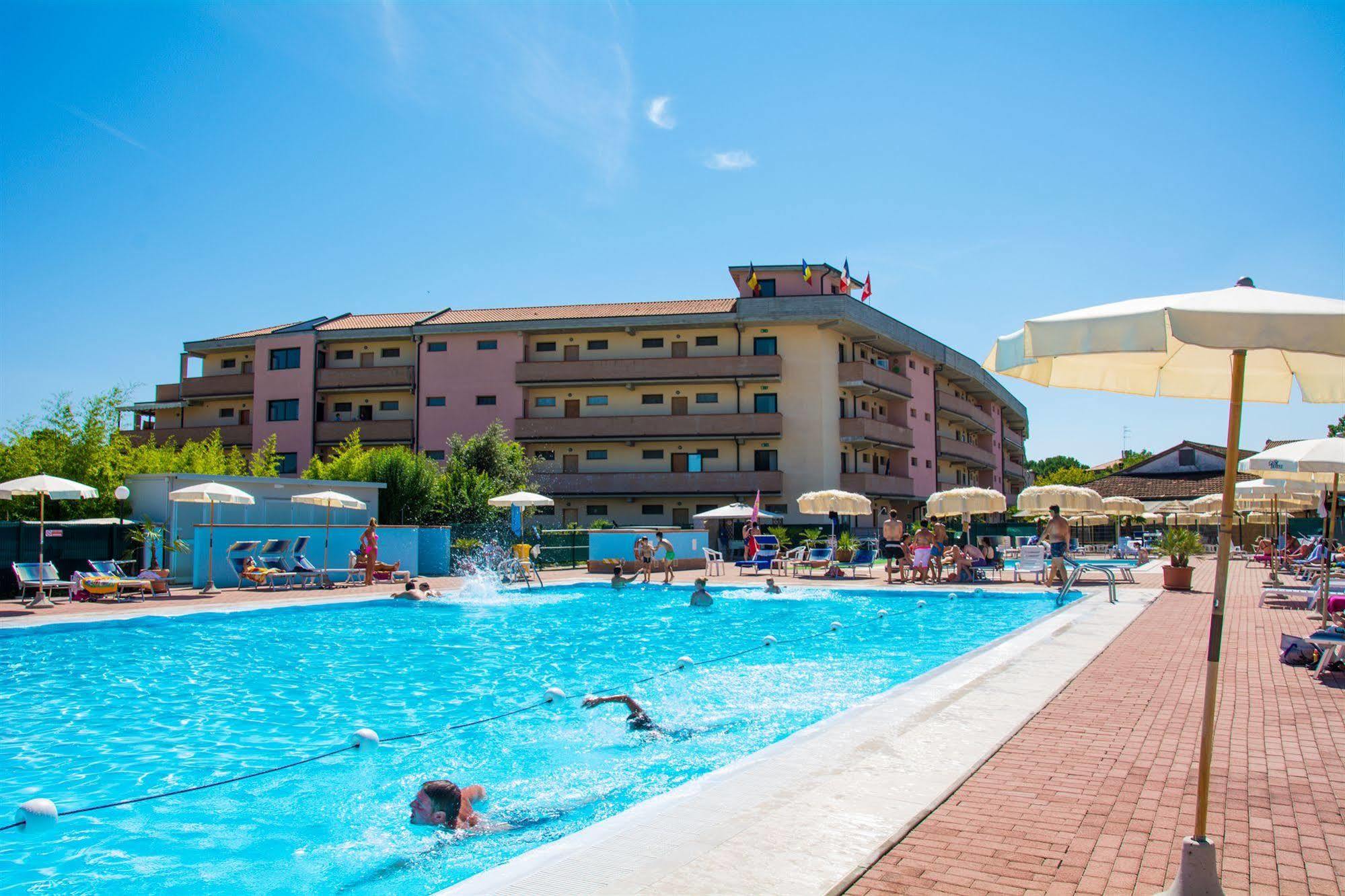 Aparthotel Costa Paradiso Lido Adriano Extérieur photo